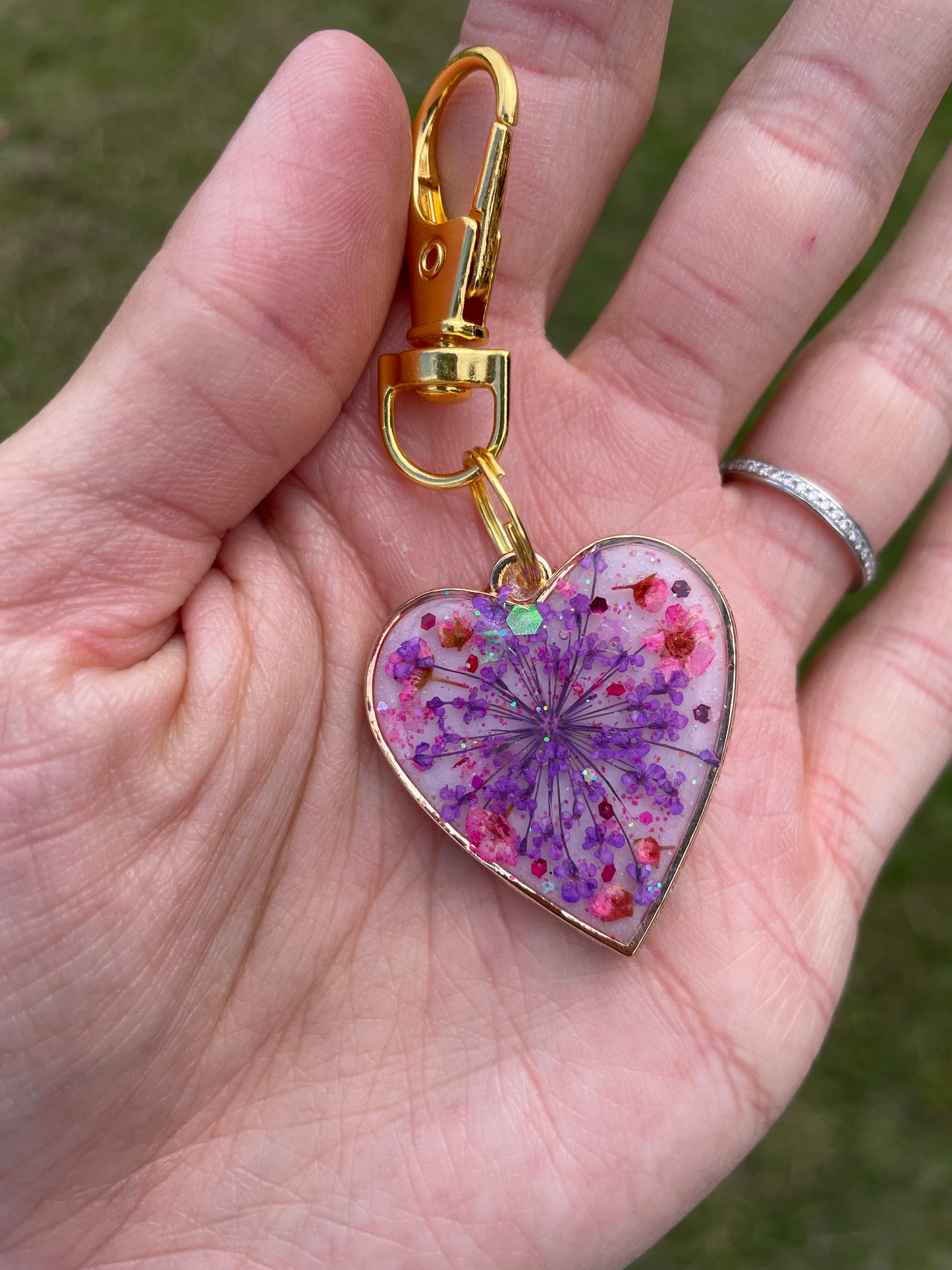 Custom framed shape tag