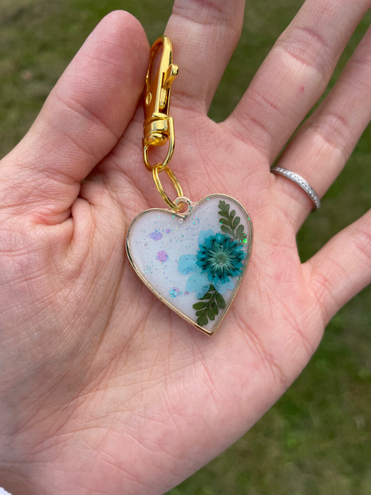 Dainty blue heart